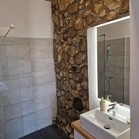 Sobe Lotrist Guest house